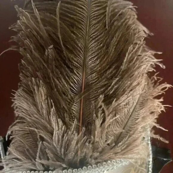 Costume Gold Mask Embellished with Lace and Long Feathers - Picture 2 of 5